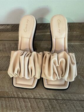 Cream Circus by Sam Edelman leather heels. Size 7.5